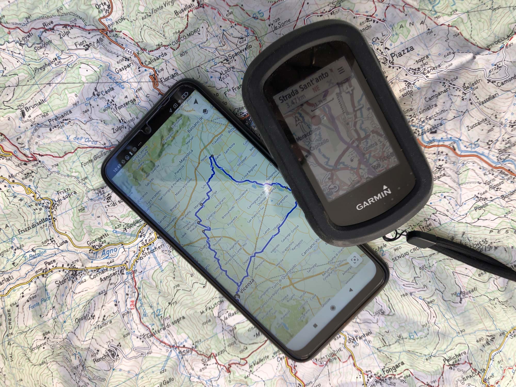 Meglio un gps oppure uno smartphone per le nostre avventure in gravel bike?  - Gravel Magazine